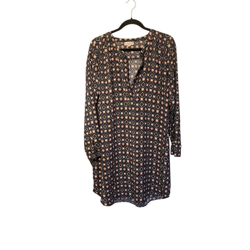 Ann Taylor loft, geometric, green and tan long sleeve shirt, dress size medium